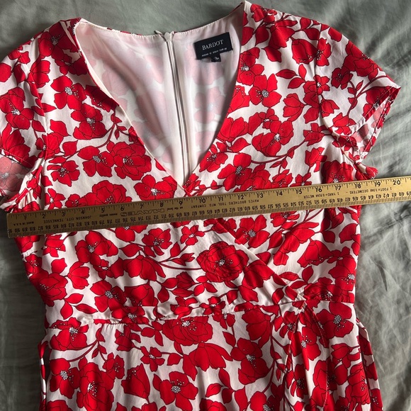 Perfect Floral Red and White tie-waist Dress - Picture 13 of 14